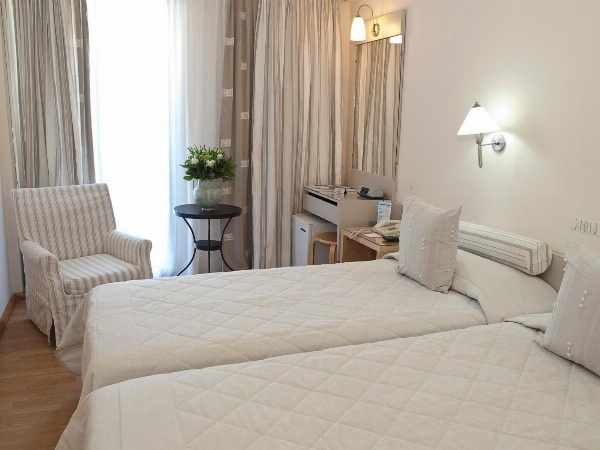 The Park Hotel Piraeus image 4