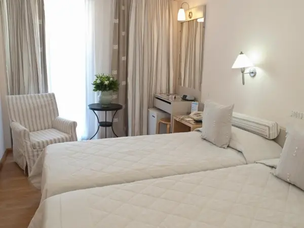 The Park Hotel Piraeus 4