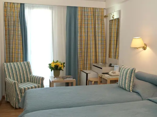 The Park Hotel Piraeus 8