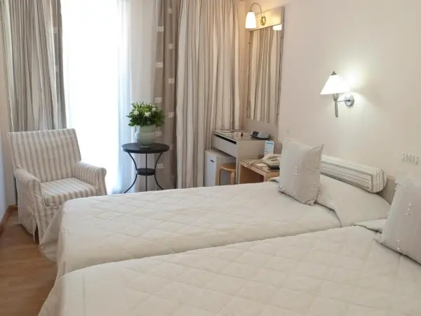 The Park Hotel Piraeus 9