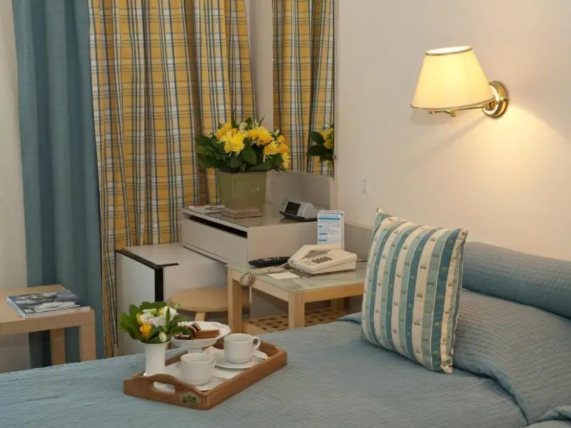 Family Room (2 Adults + 2 Children)